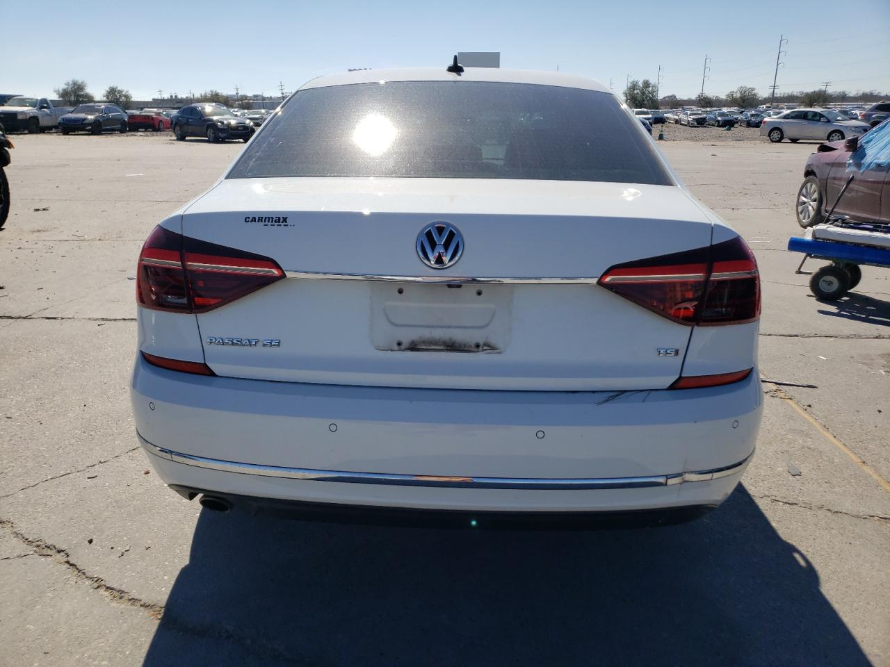 2018 Volkswagen Passat - Image 6
