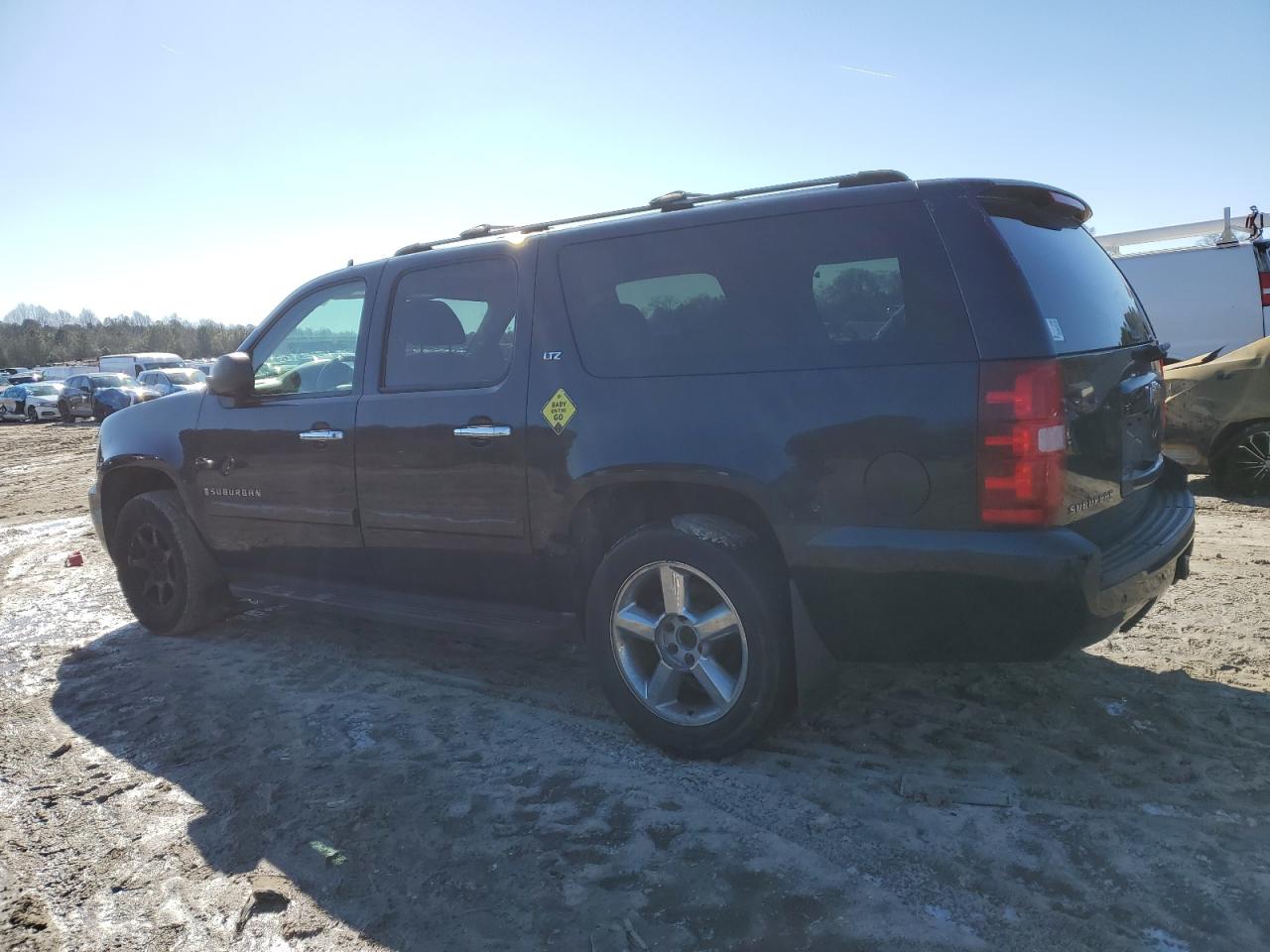 2007 Chevrolet Suburban - Image 2