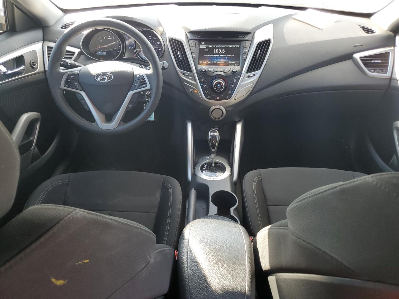 2015 Hyundai Veloster - Image 8