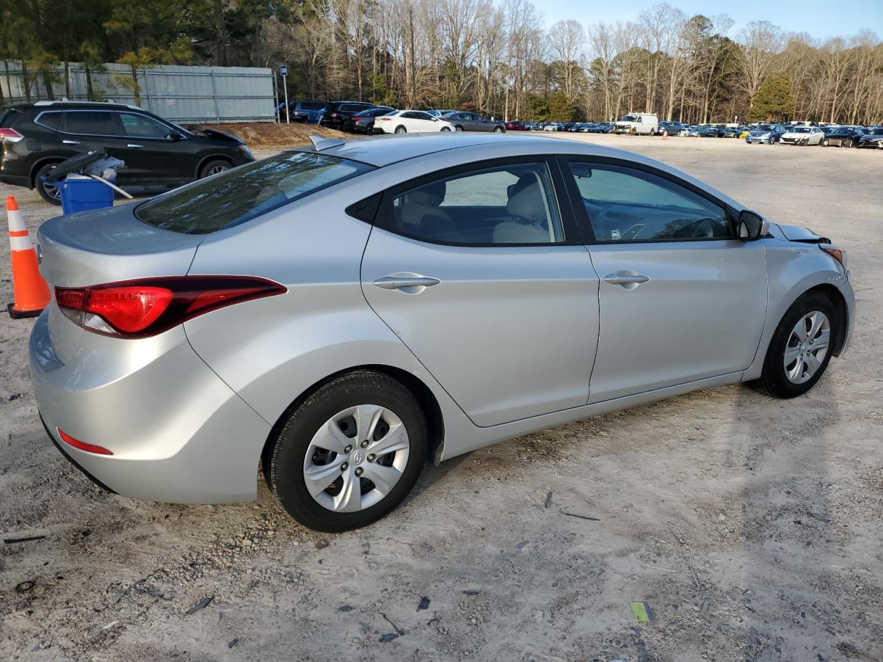 2016 Hyundai Elantra - Image 3
