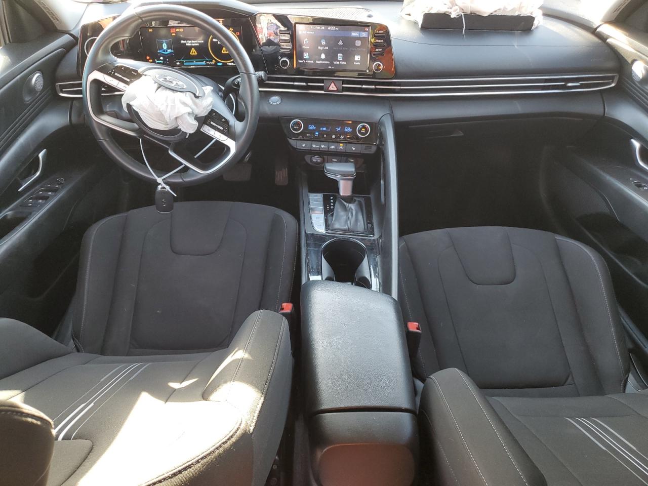 2021 Hyundai Elantra - Image 8