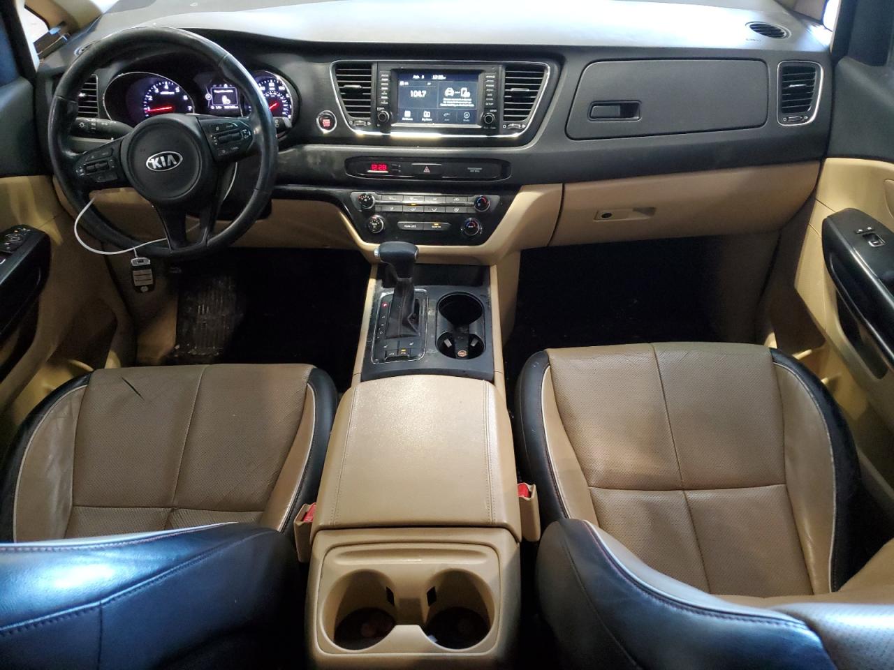 2017 Kia Sedona - Image 8