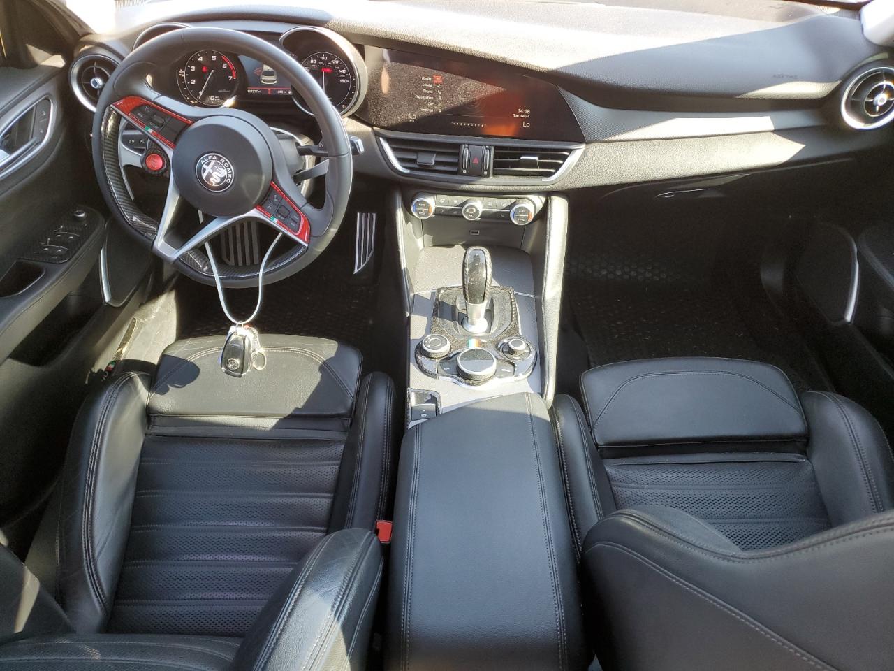 2018 Alfa Romeo Giulia - Image 8
