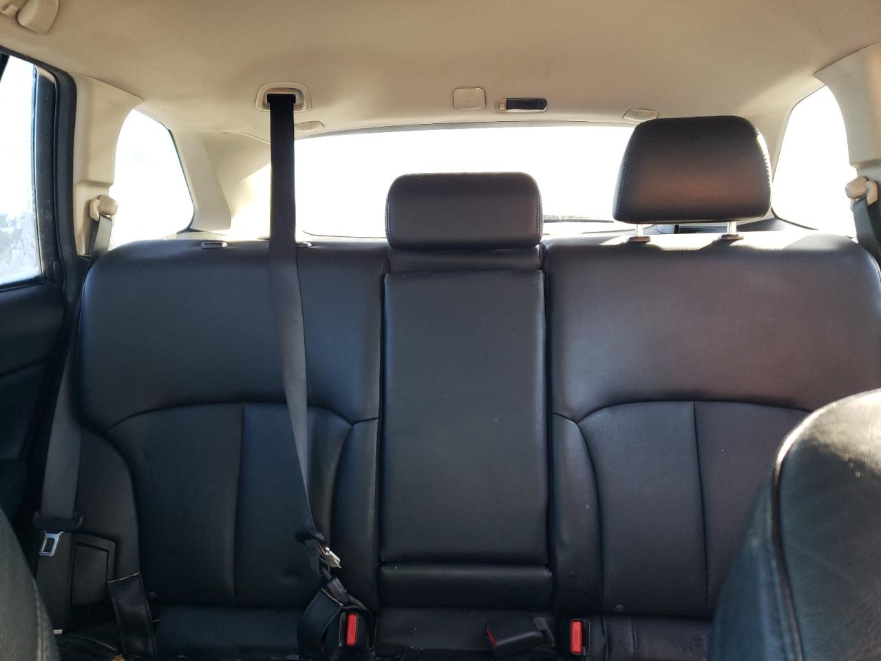 2010 Subaru Outback - Image 10