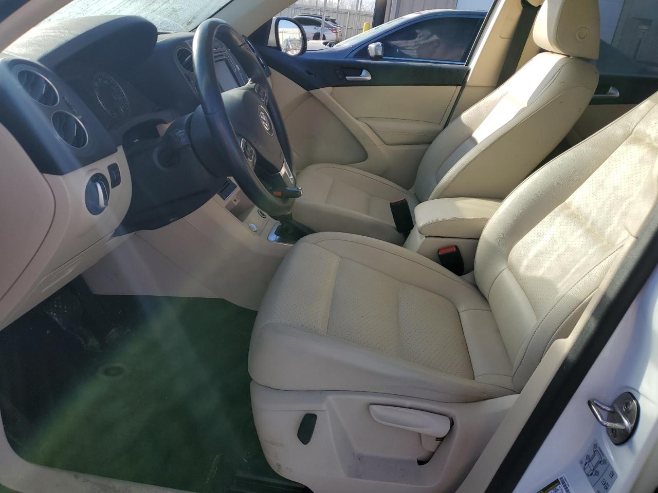 2017 Volkswagen Tiguan - Image 7