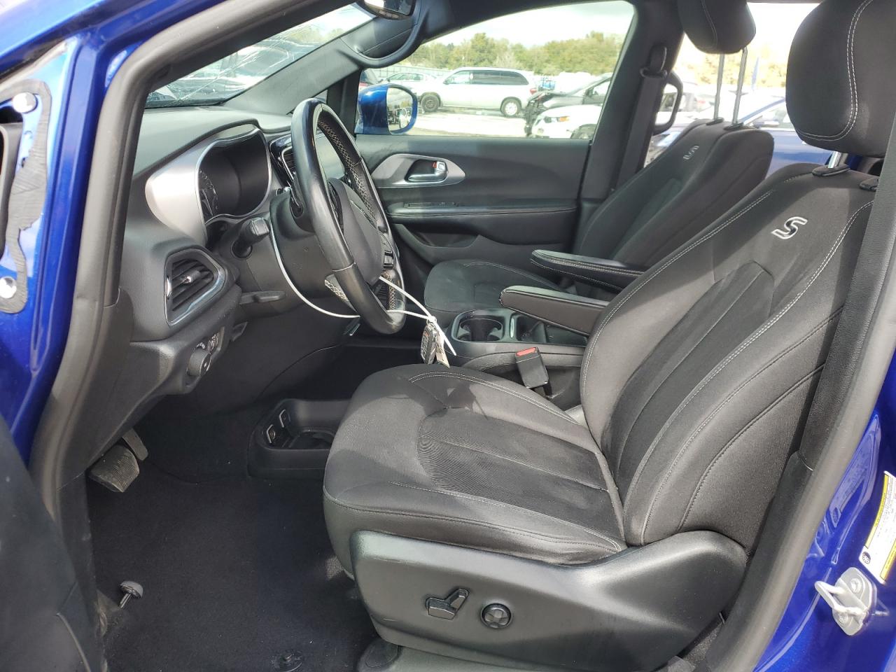 2019 Chrysler Pacifica - Image 7