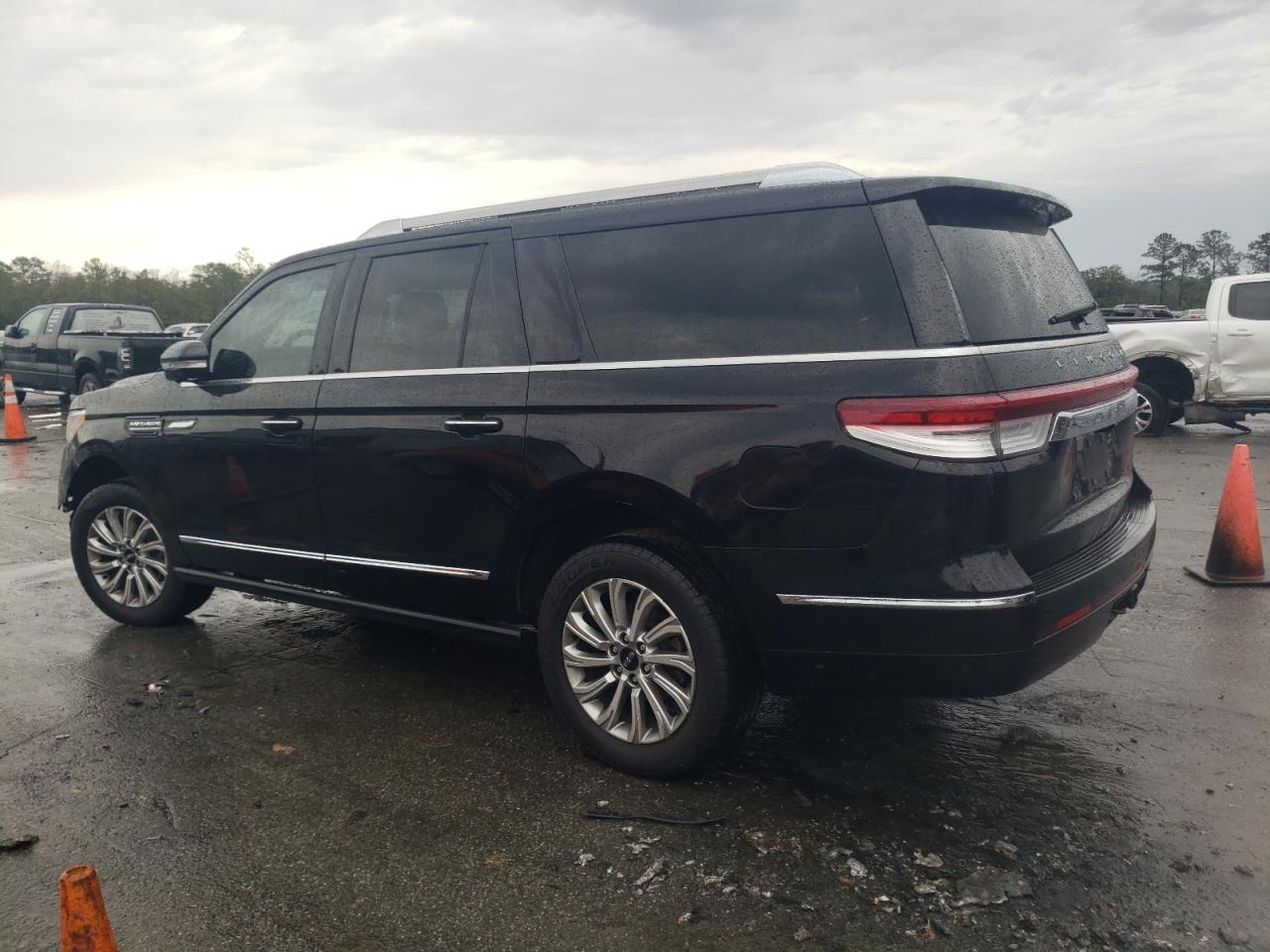2022 Lincoln Navigator - Image 2