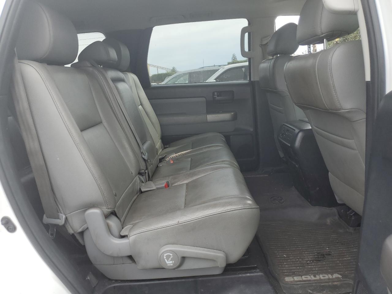 2017 Toyota Sequoia - Image 11