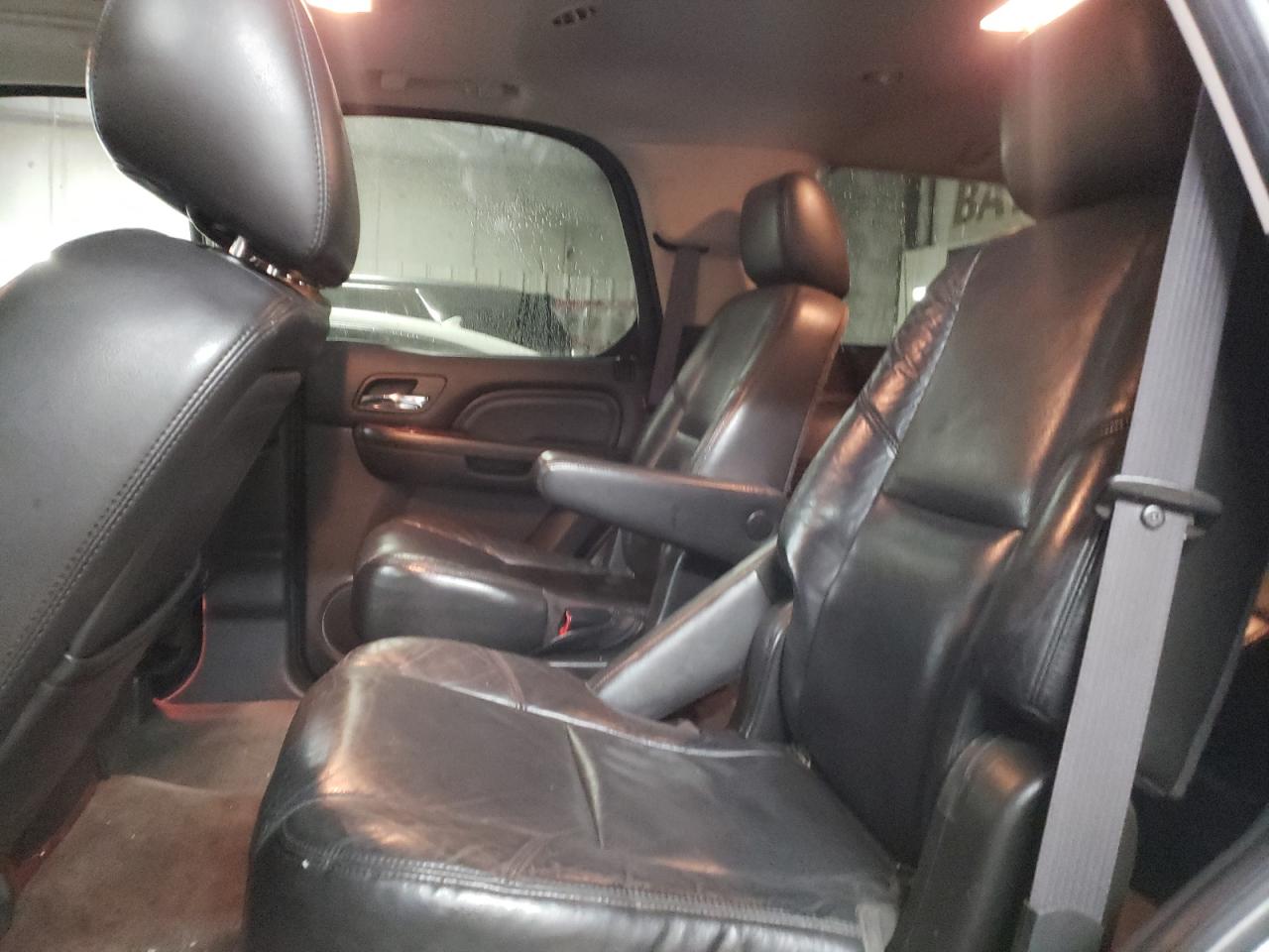 2011 Cadillac Escalade - Image 11