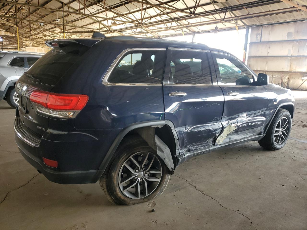 2017 Jeep Grand Cherokee - Image 3