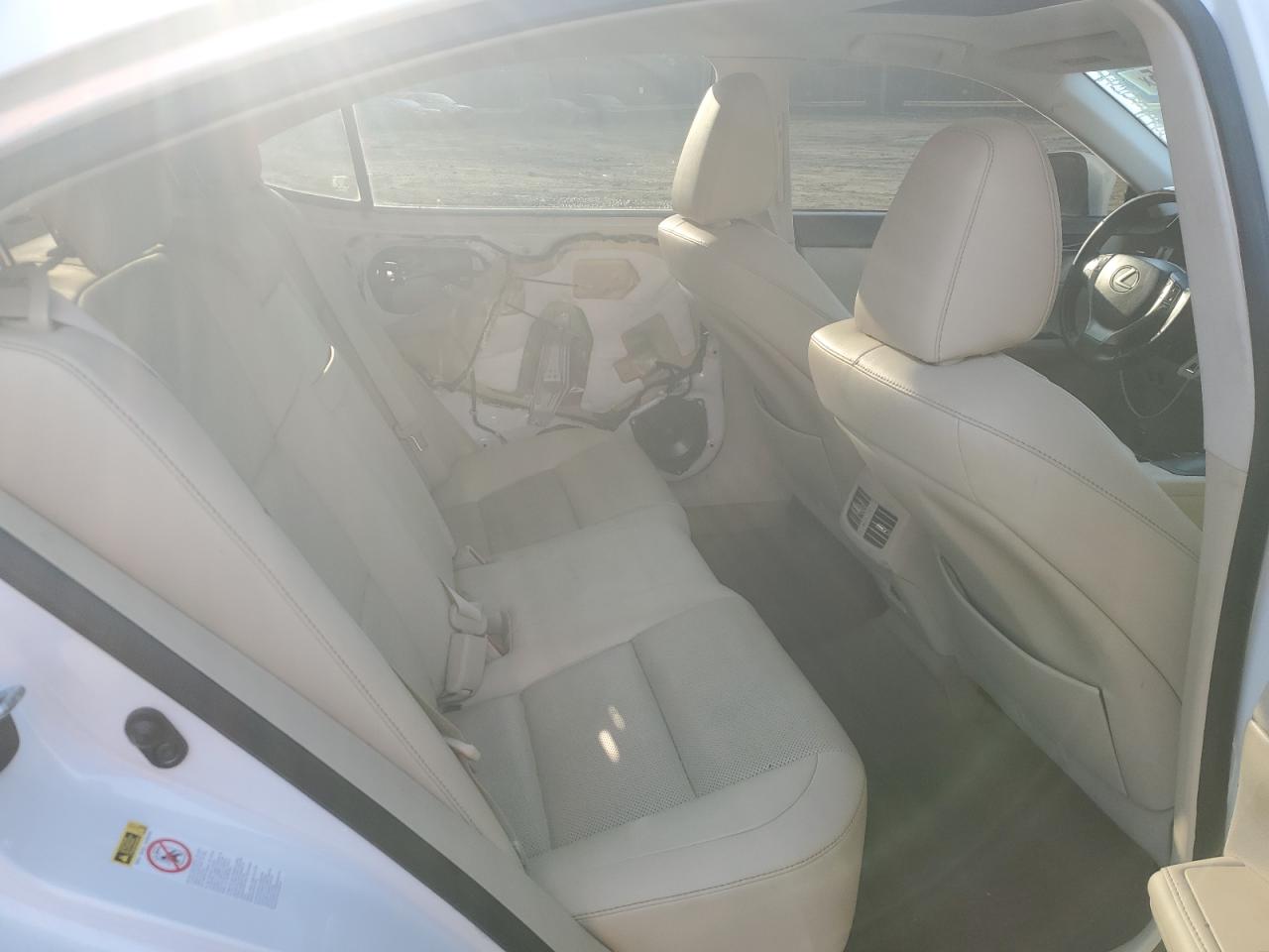 2014 Lexus ES - Image 10