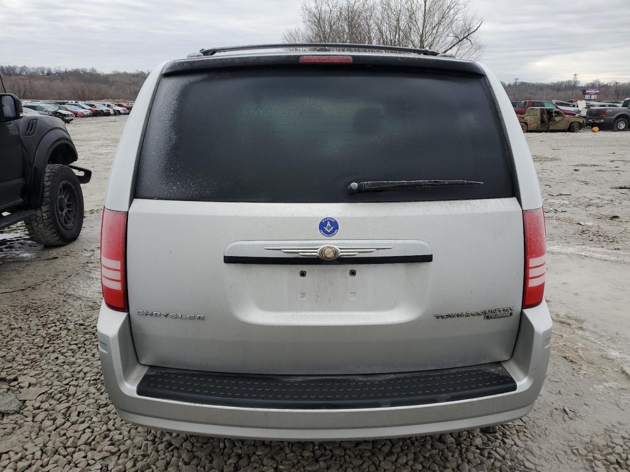 2010 Chrysler Town & Country - Image 6