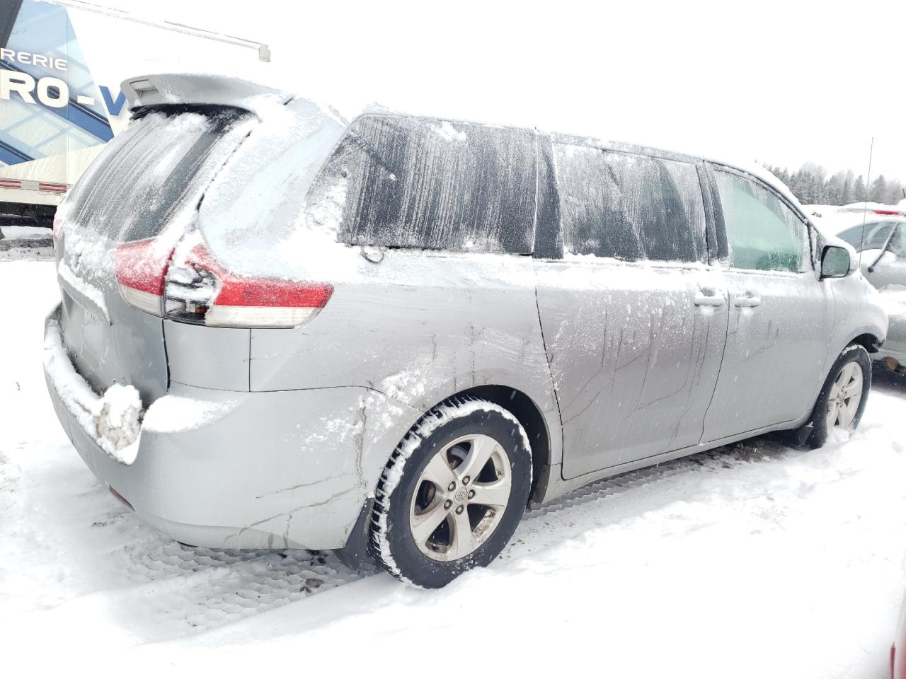 2014 Toyota Sienna - Image 3