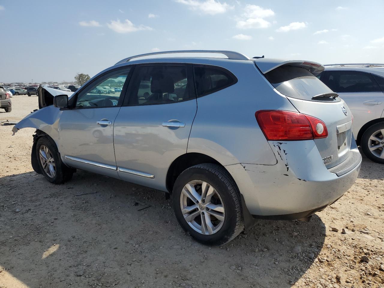 2015 Nissan Rogue - Image 2