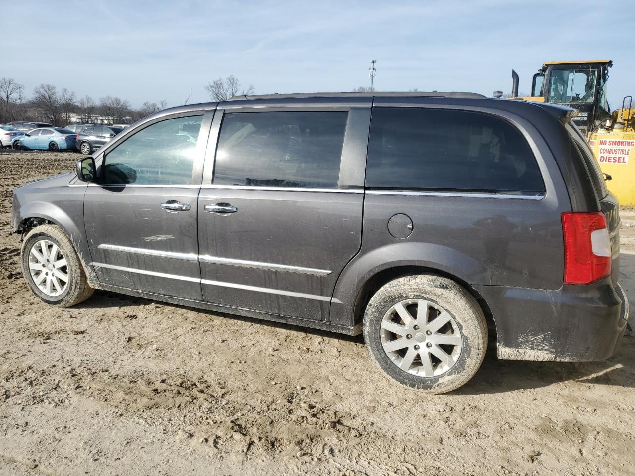 2015 Chrysler Town & Country - Image 2