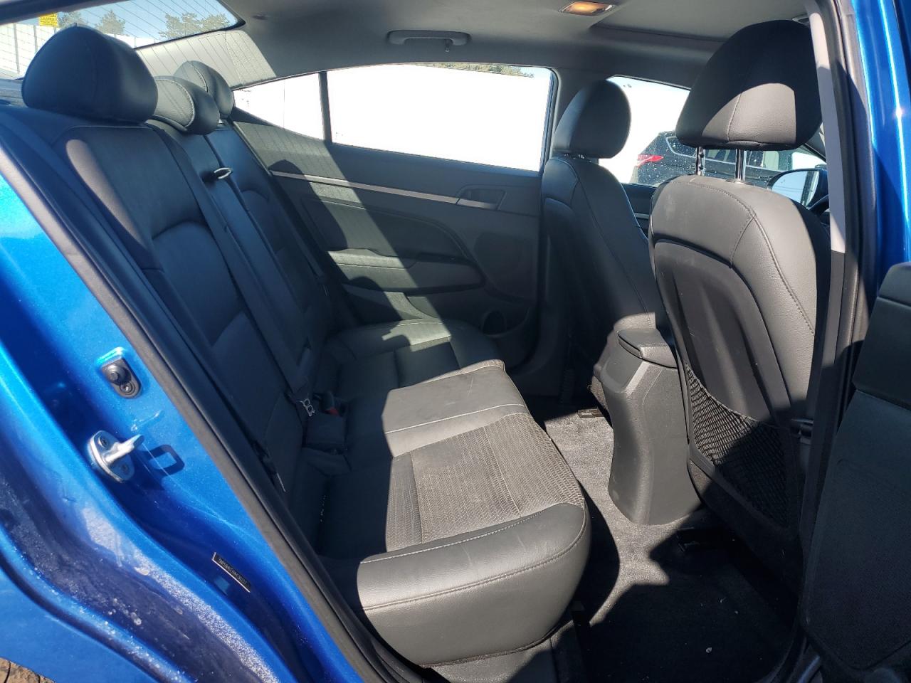 2017 Hyundai Elantra - Image 11