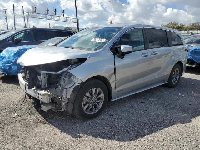 2021 Toyota Sienna Le