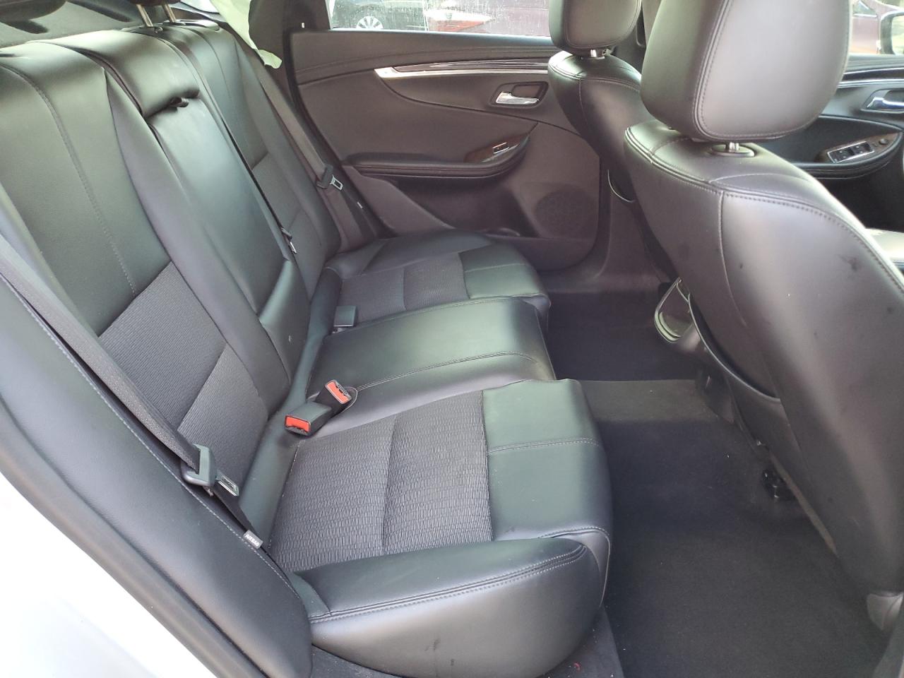 2015 Chevrolet Impala - Image 10