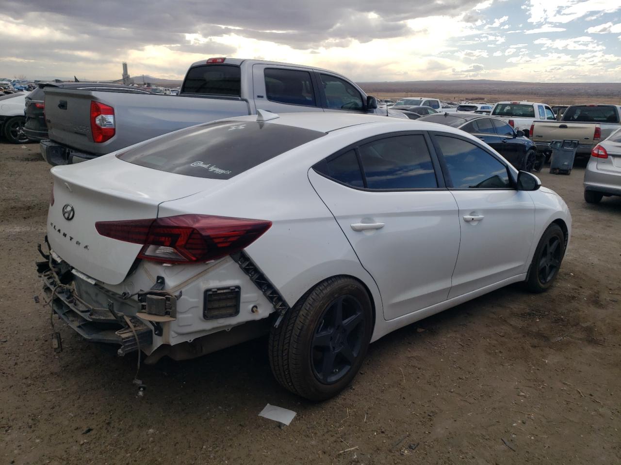 2020 Hyundai Elantra - Image 3