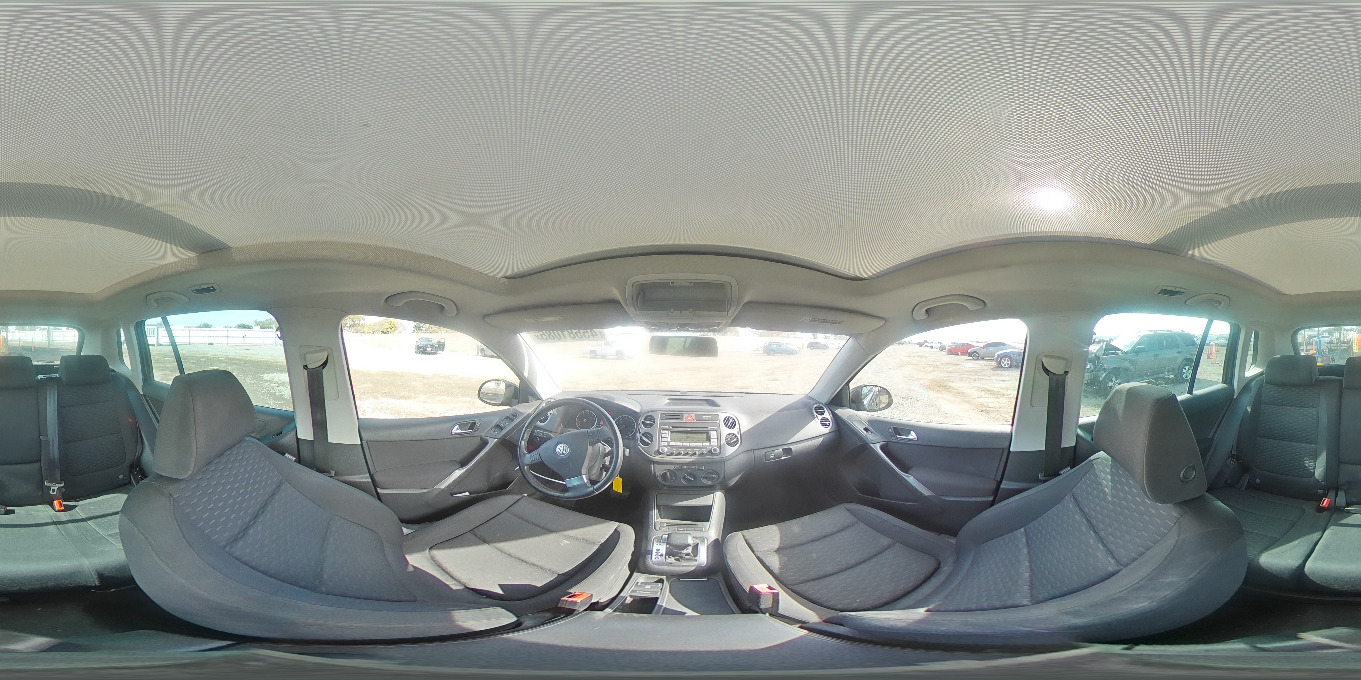 2009 Volkswagen Tiguan - Image 14