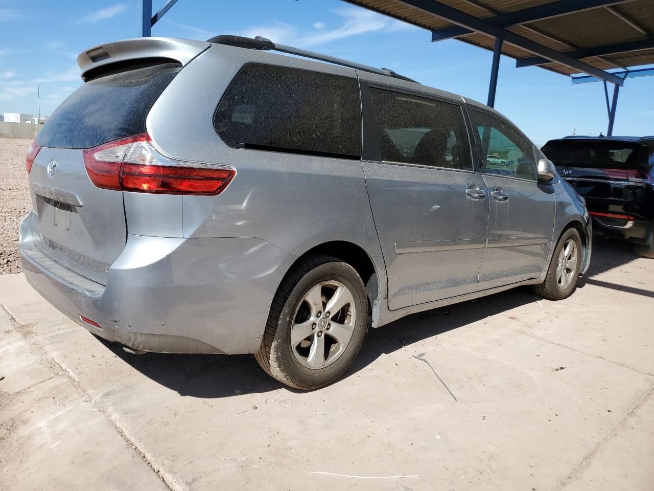 2017 Toyota Sienna - Image 3