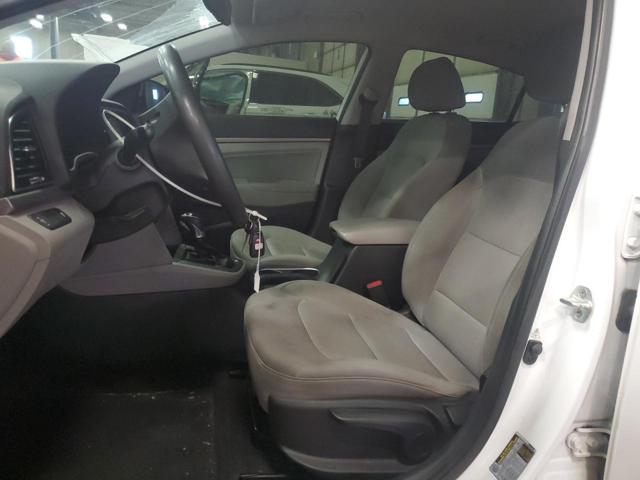 2017 Hyundai Elantra - Image 7