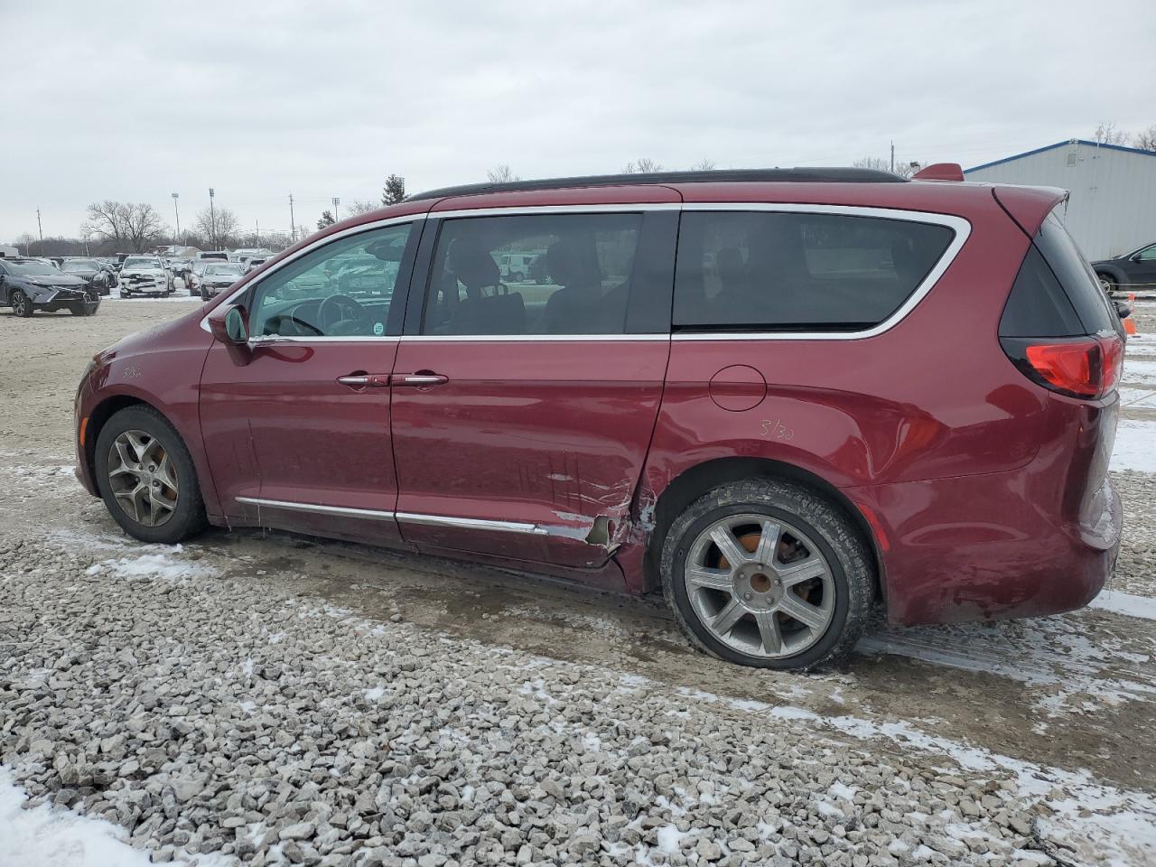 2017 Chrysler Pacifica - Image 2