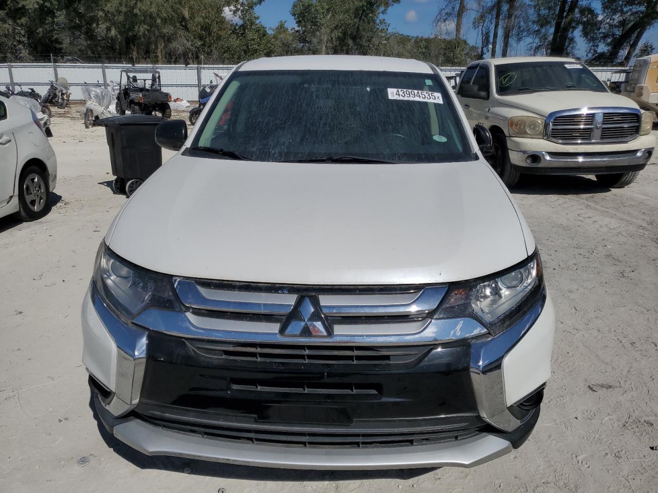 2016 Mitsubishi Outlander - Image 5