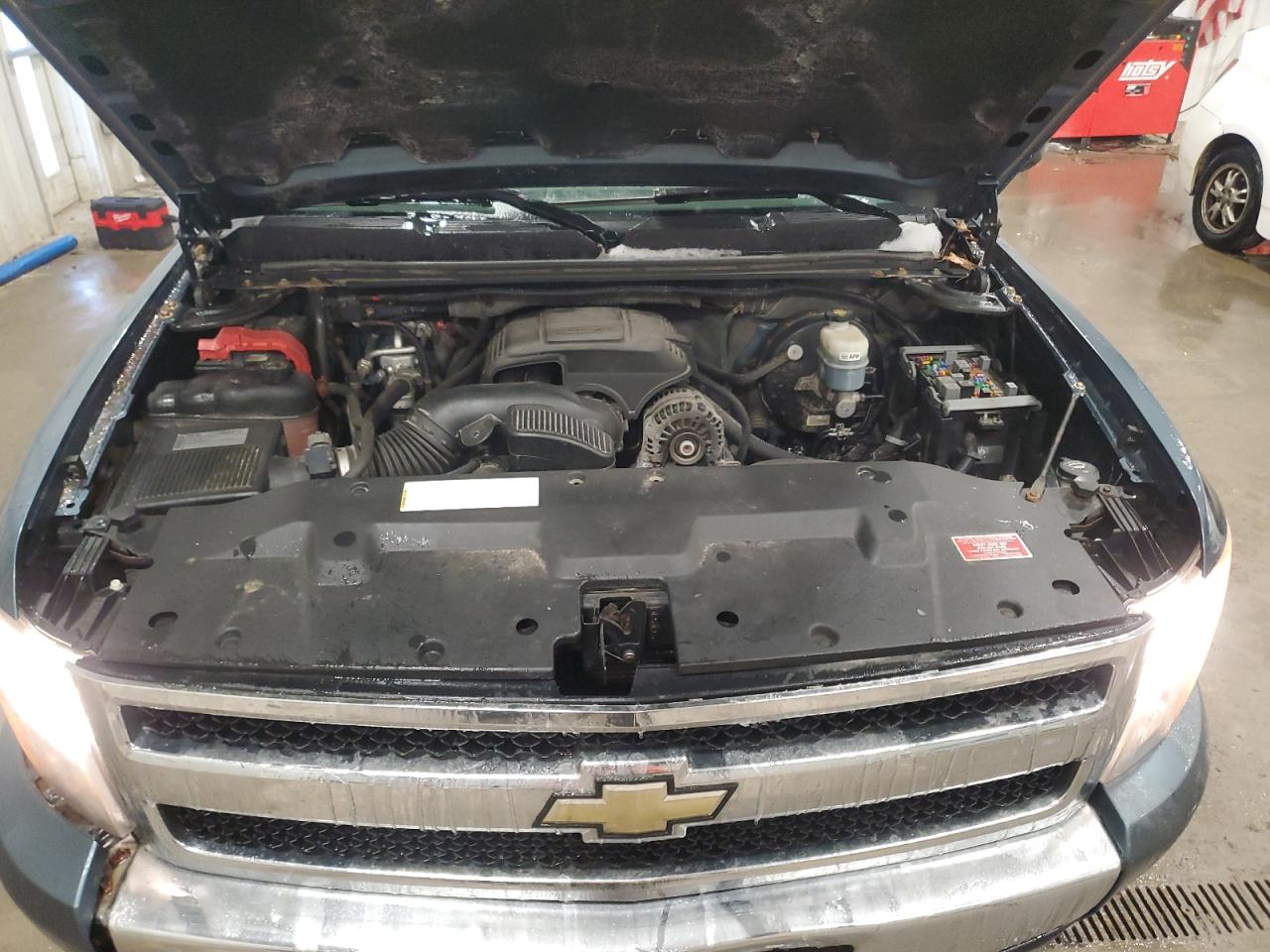 2009 Chevrolet Silverado - Image 11