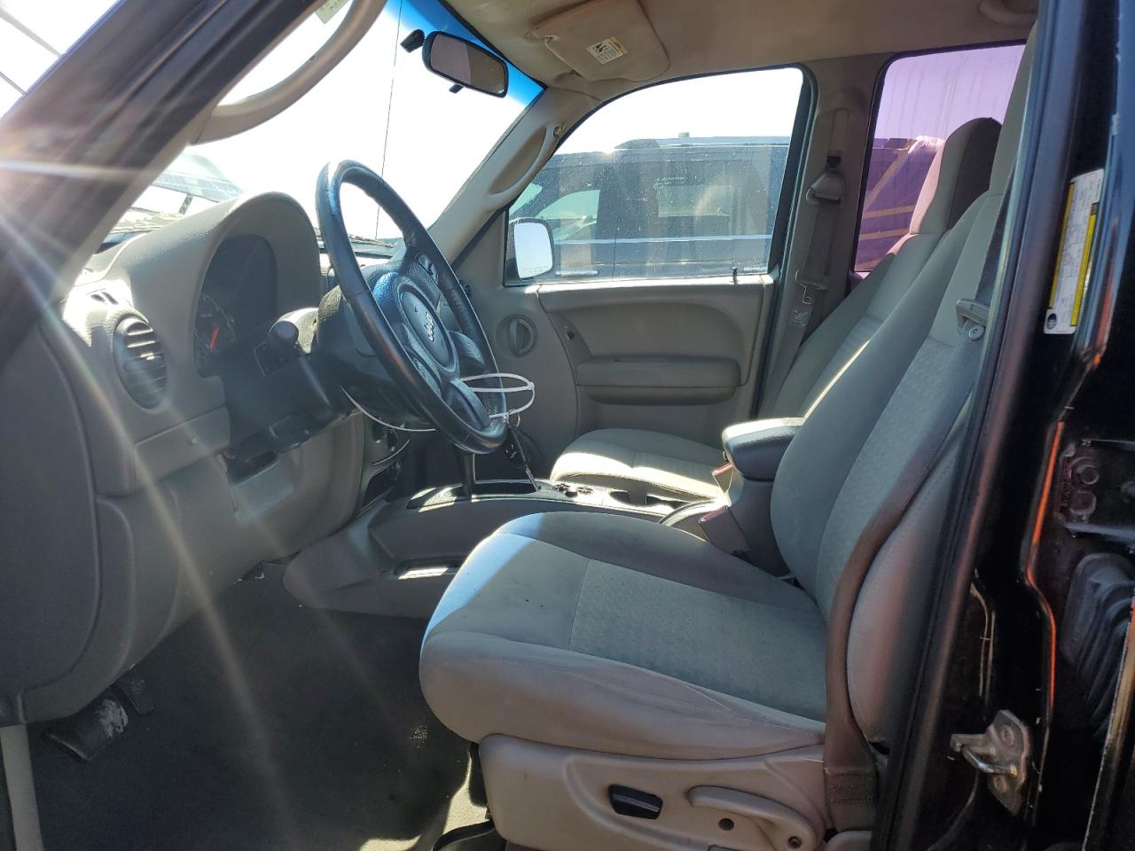 2007 Jeep Liberty (North America) - Image 7