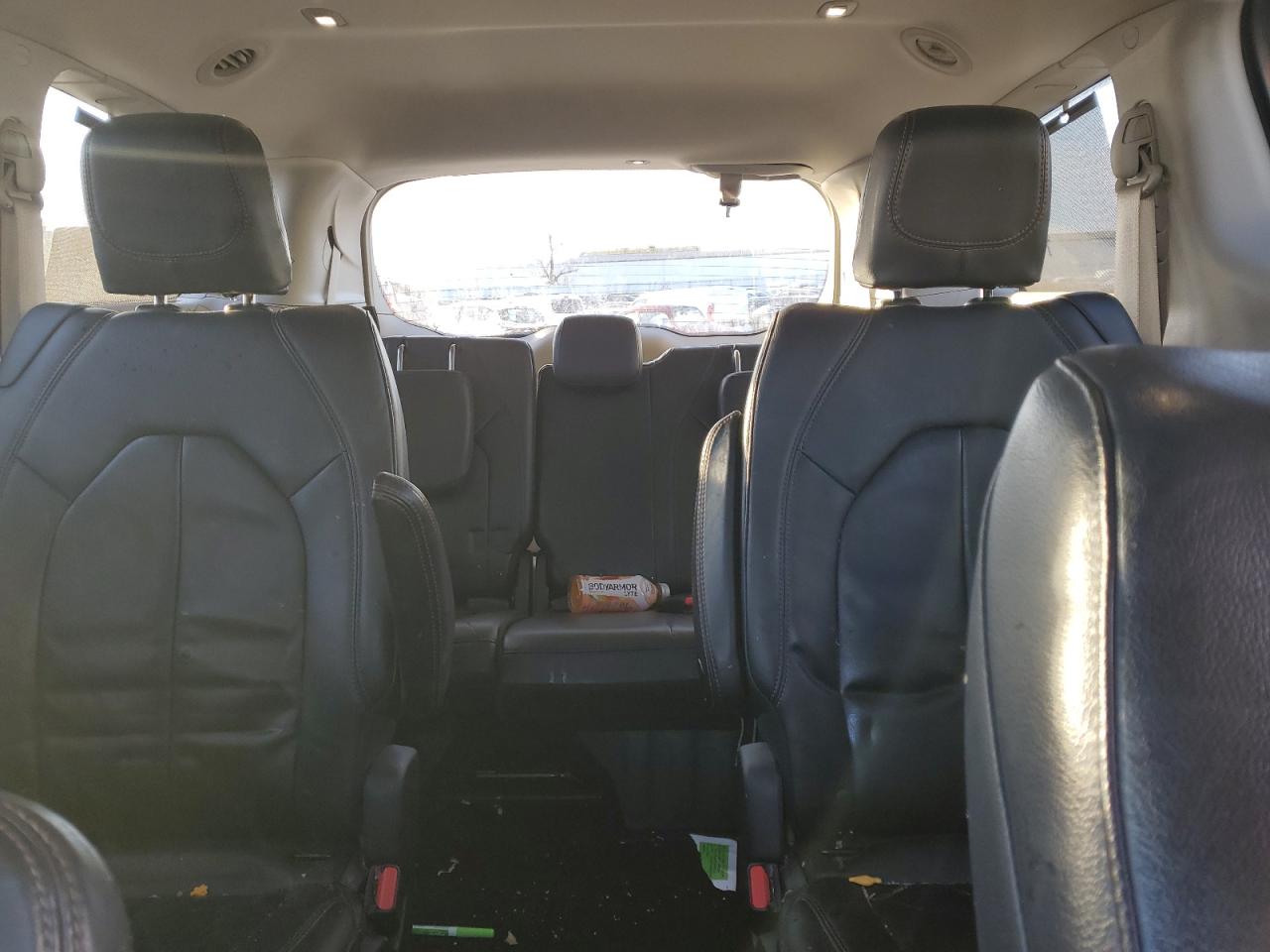 2017 Chrysler Pacifica - Image 10