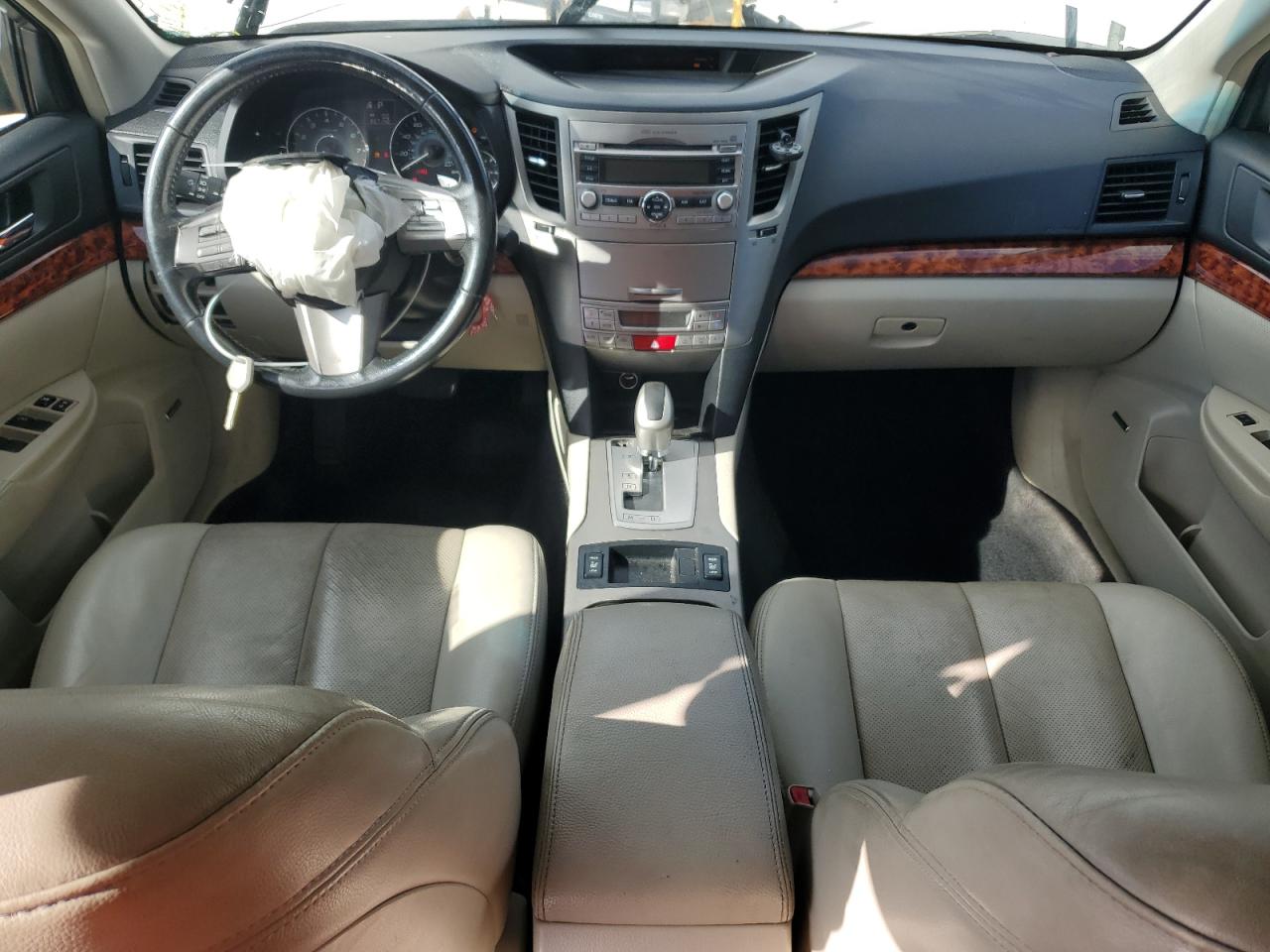 2010 Subaru Outback - Image 8