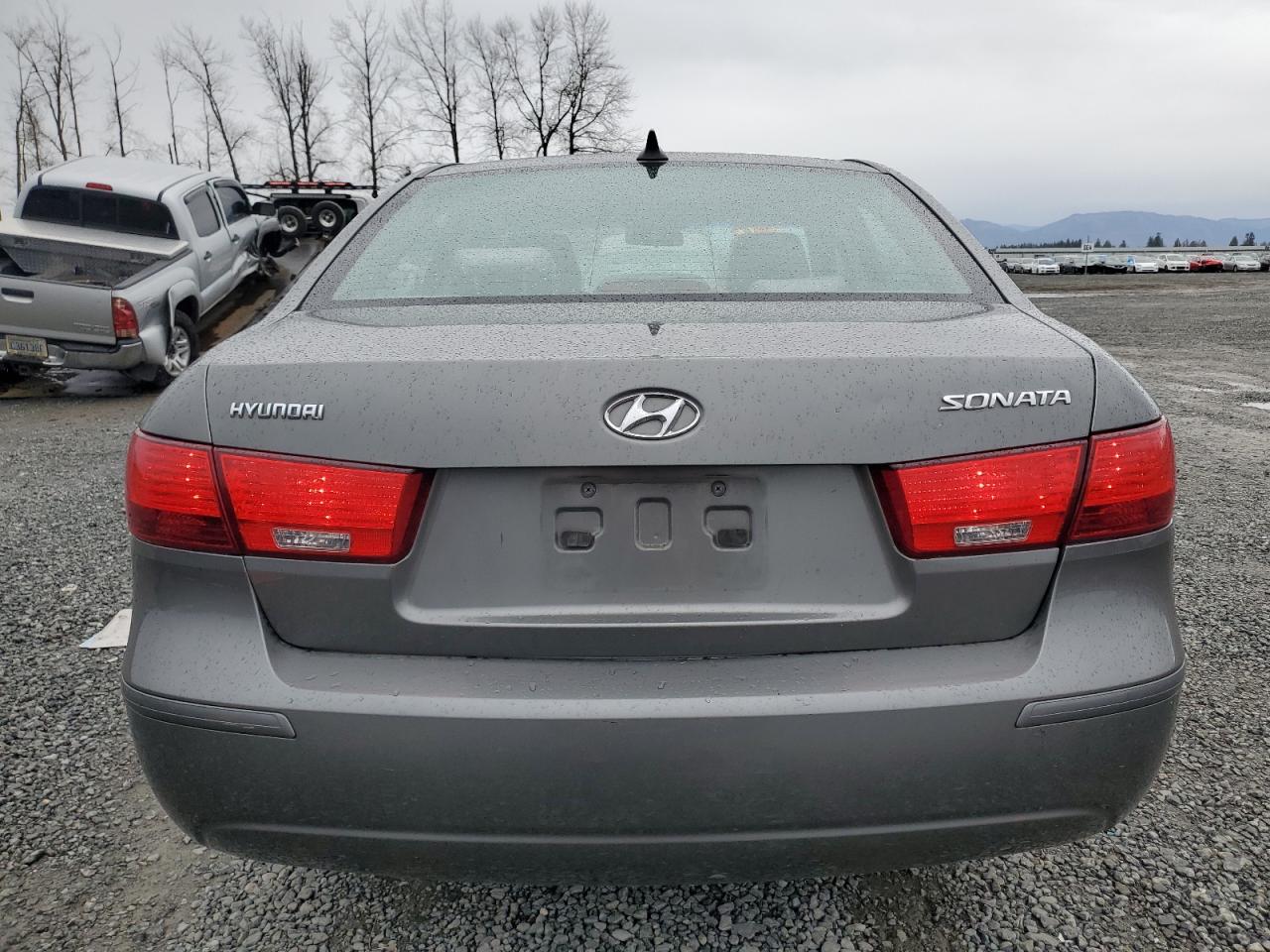 2010 Hyundai Sonata - Image 6