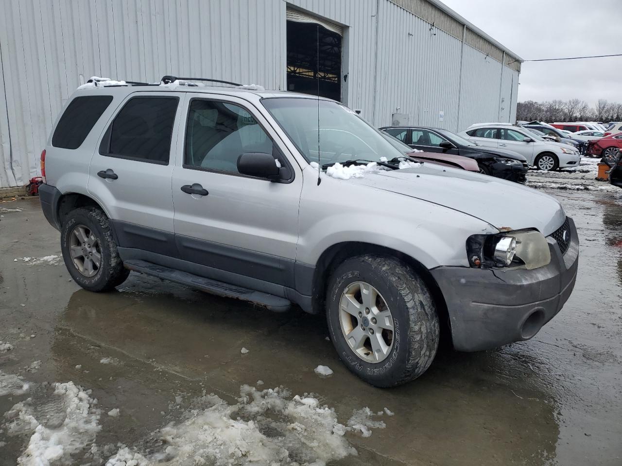 2005 Ford Escape - Image 4