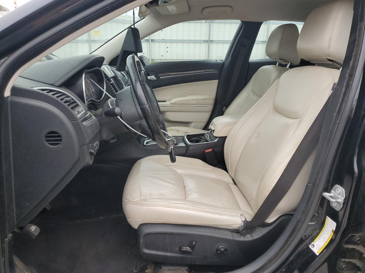 2018 Chrysler 300 - Image 7