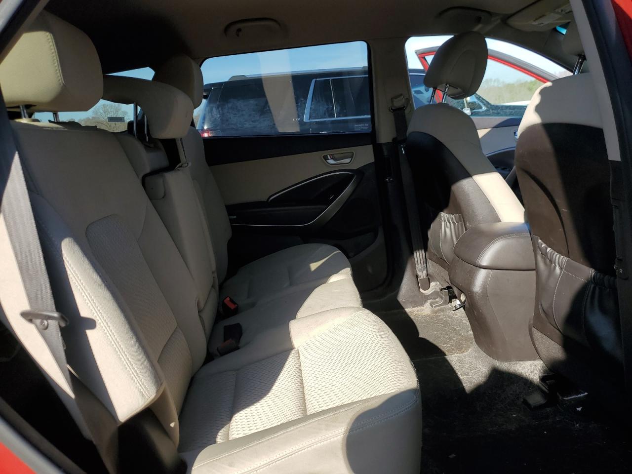2016 Hyundai Santa Fe - Image 11