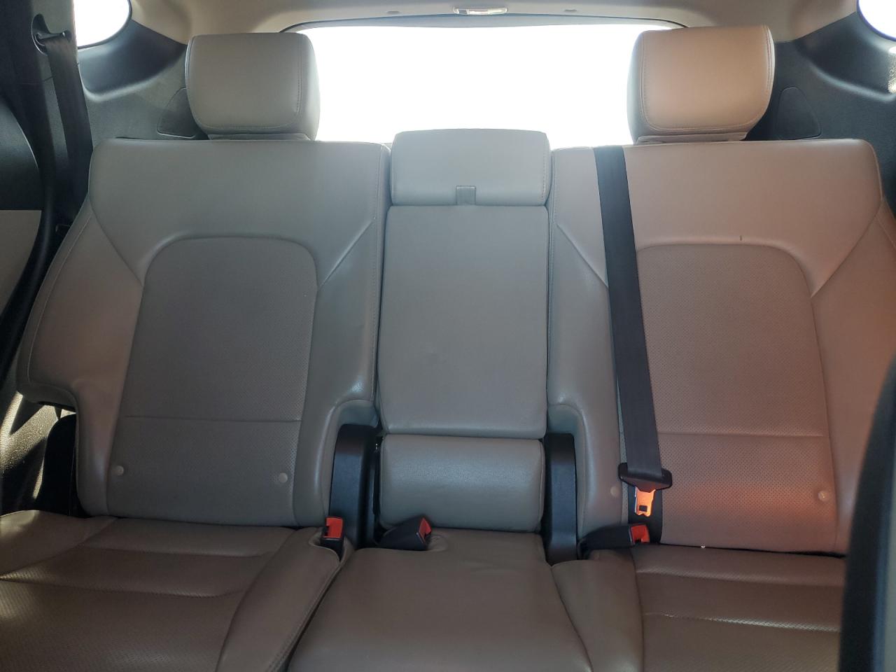 2017 Hyundai Santa Fe - Image 10