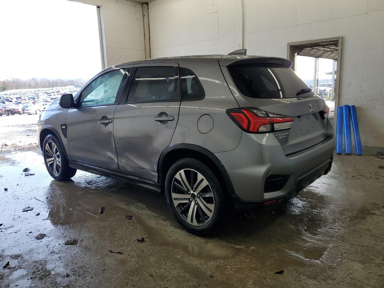 2020 Mitsubishi Outlander - Image 2