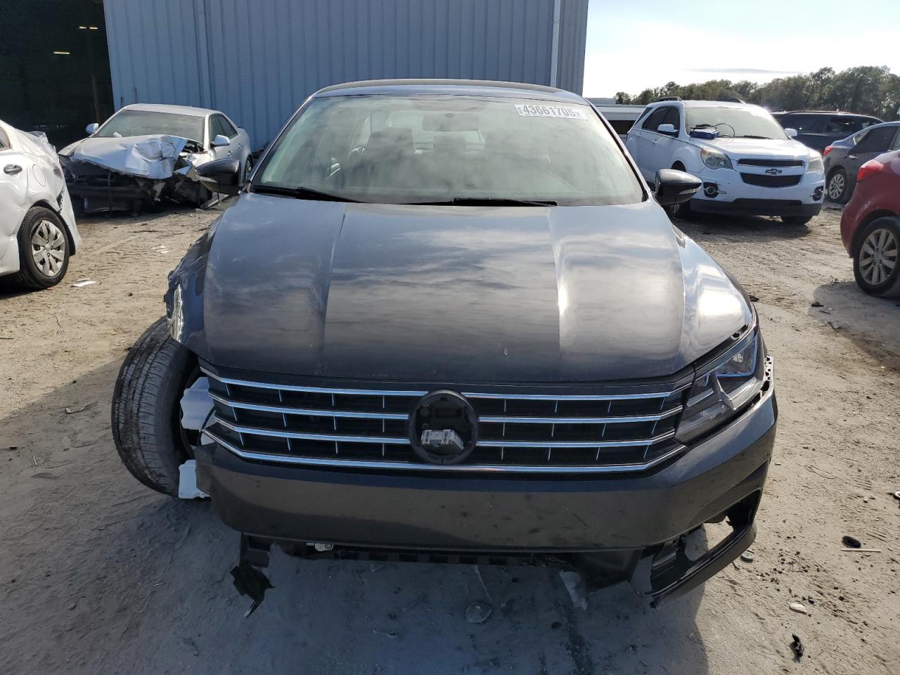 2017 Volkswagen Passat - Image 5