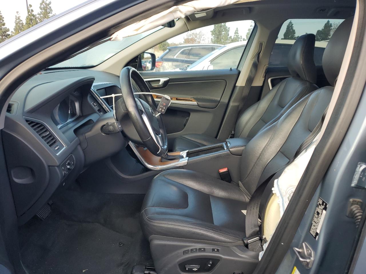 2017 Volvo XC60 - Image 7