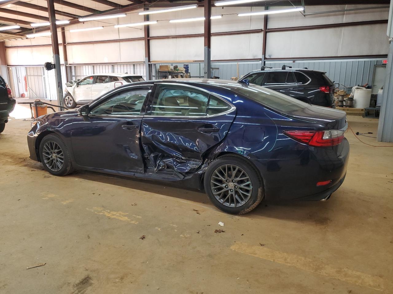 2018 Lexus ES - Image 2