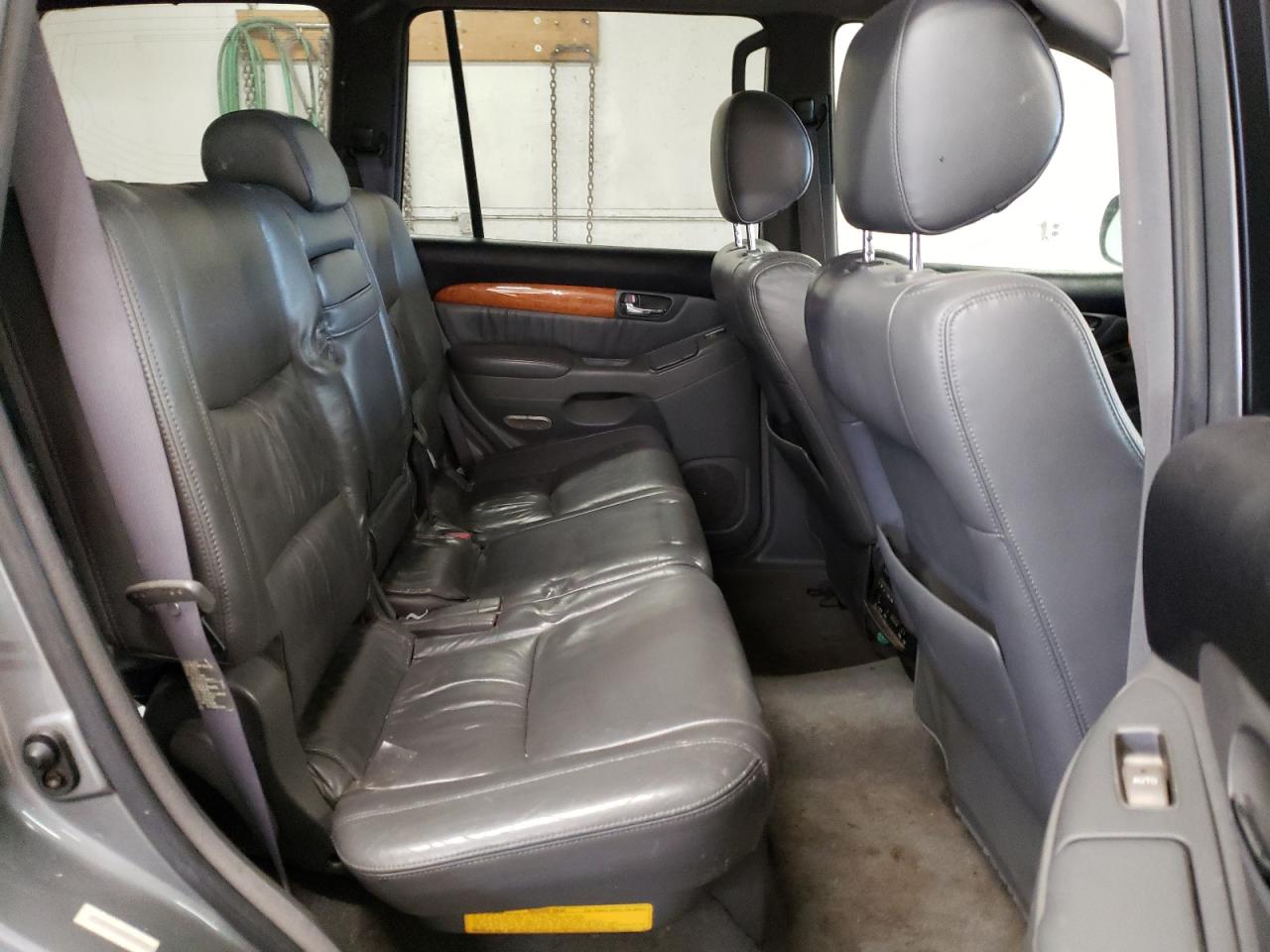 2004 Lexus GX - Image 11
