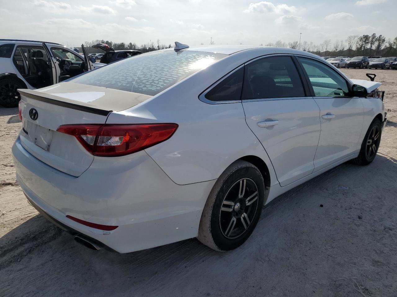 2015 Hyundai Sonata - Image 3