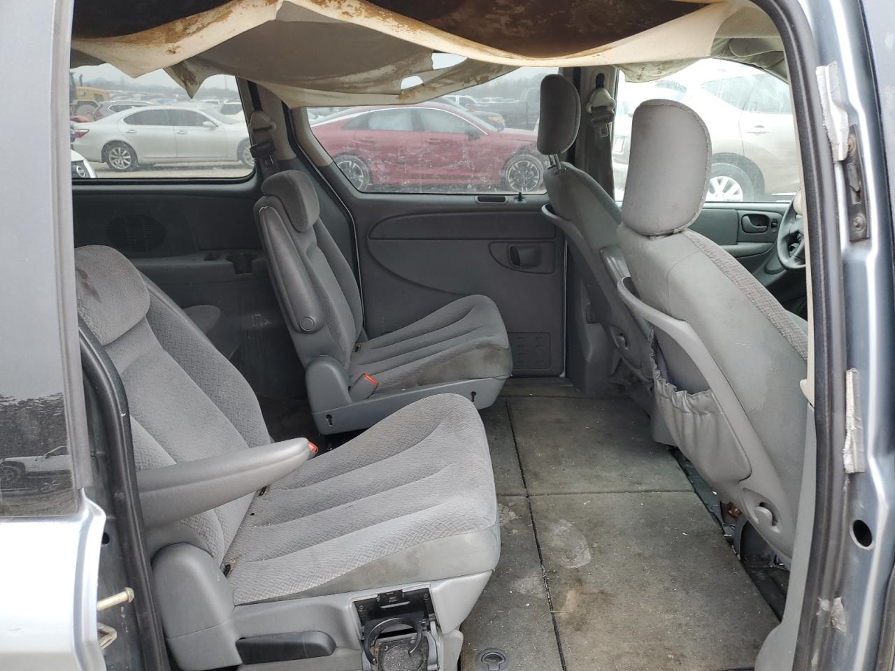 2005 Chrysler Town & Country - Image 11
