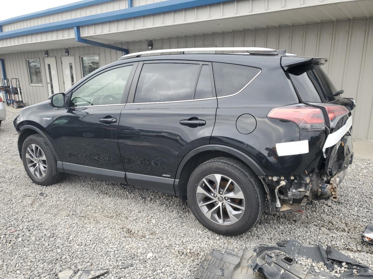 2017 Toyota RAV 4 - Image 2