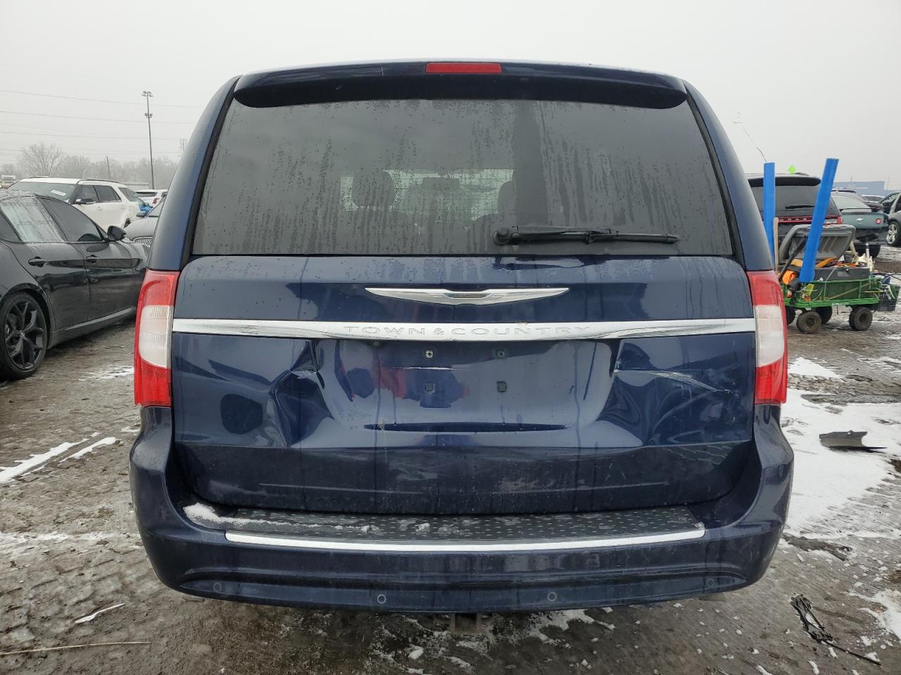 2016 Chrysler Town & Country - Image 6