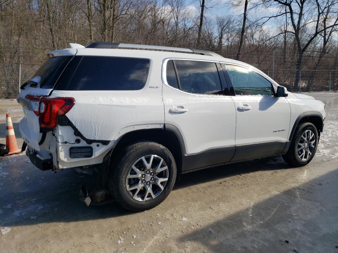 2022 GMC Acadia - Image 3