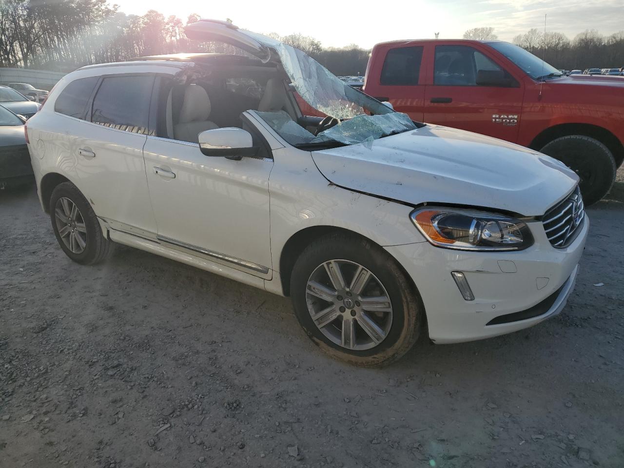 2017 Volvo XC60 - Image 4