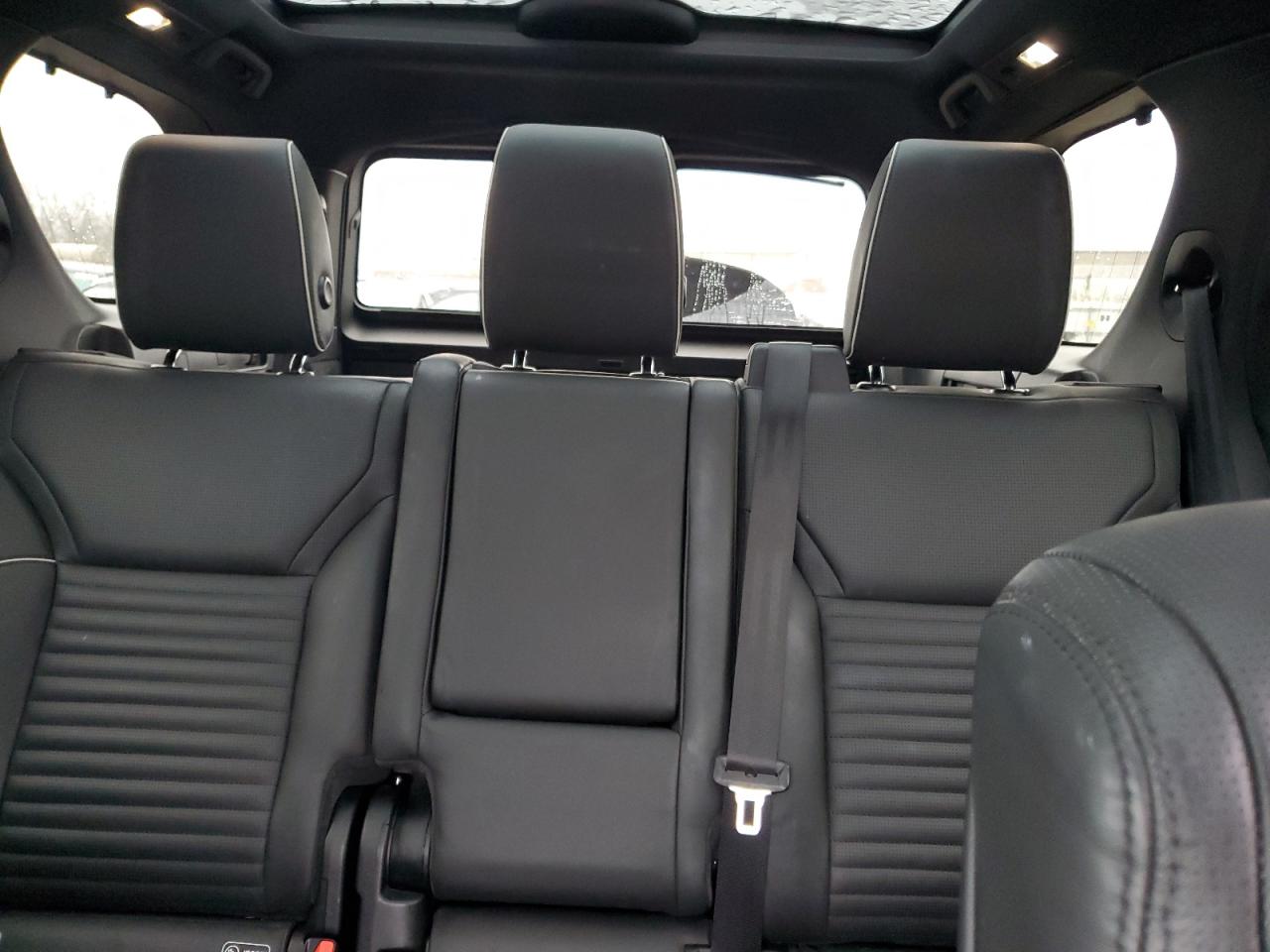 2017 Land Rover Discovery - Image 10
