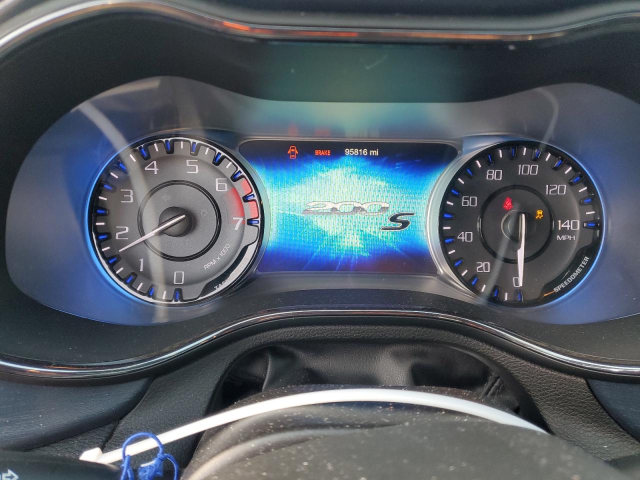 2016 Chrysler 200 - Image 9